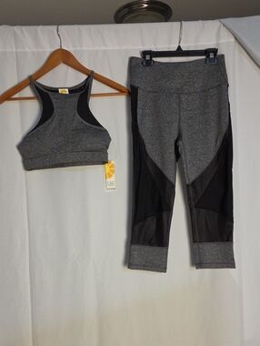 C&C California Gray & Black Active Crop Top with Capris Active Wear - NWT
